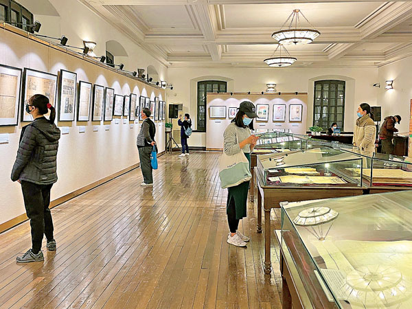 ●「歷史的底稿－十七世紀以來的中外報刊珍藏展」在滬舉辦。