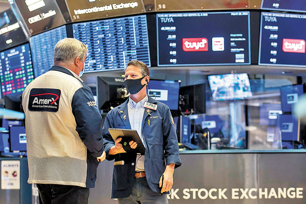 ● 美國十年期國債孳息率持續抽升，令市場波動加劇。不過，參考歷史情況，債息向上與股市的長線發展未必有直接關係。美聯社