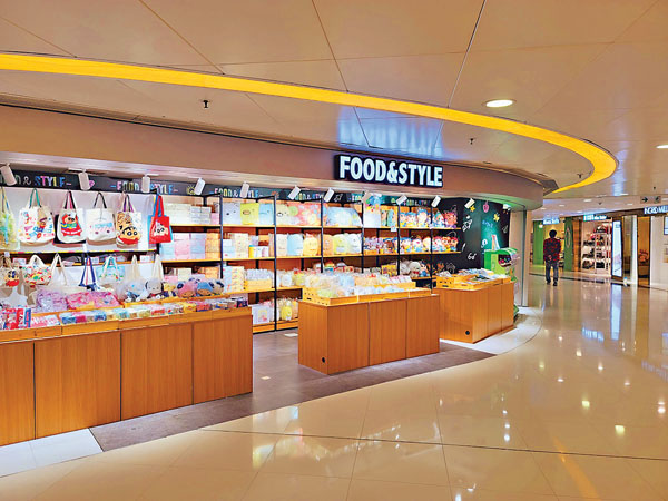 ●另一邊有蠟筆小新、角落小夥伴等精品。