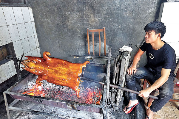●用炭火烤乳豬