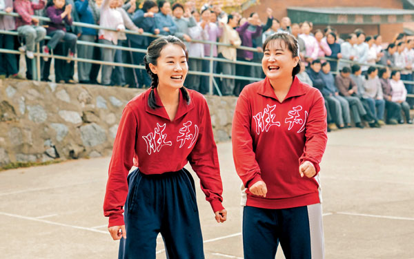 ●張小斐跟賈玲(右)玩女排奪冠元素。