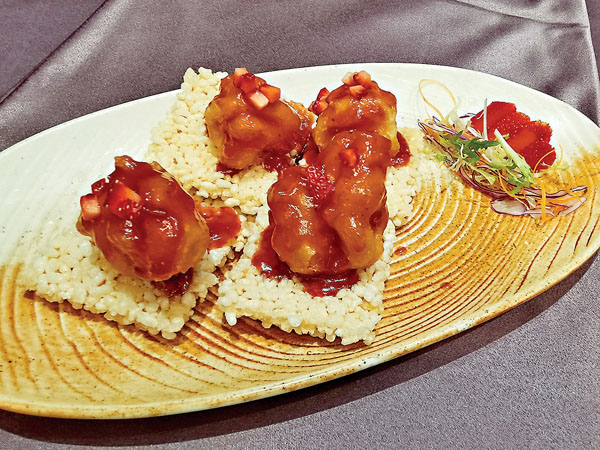 ●士多啤梨蝦球鍋巴