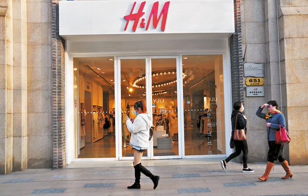 ●上海黃浦區一家H&M門市，店內顧客人數不多。 中央社