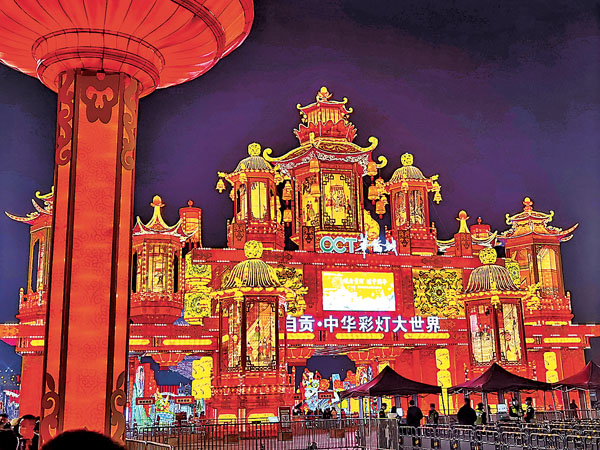 ●自貢燈會迄今已有800多年歷史，成為國家級非物質文化遺產。