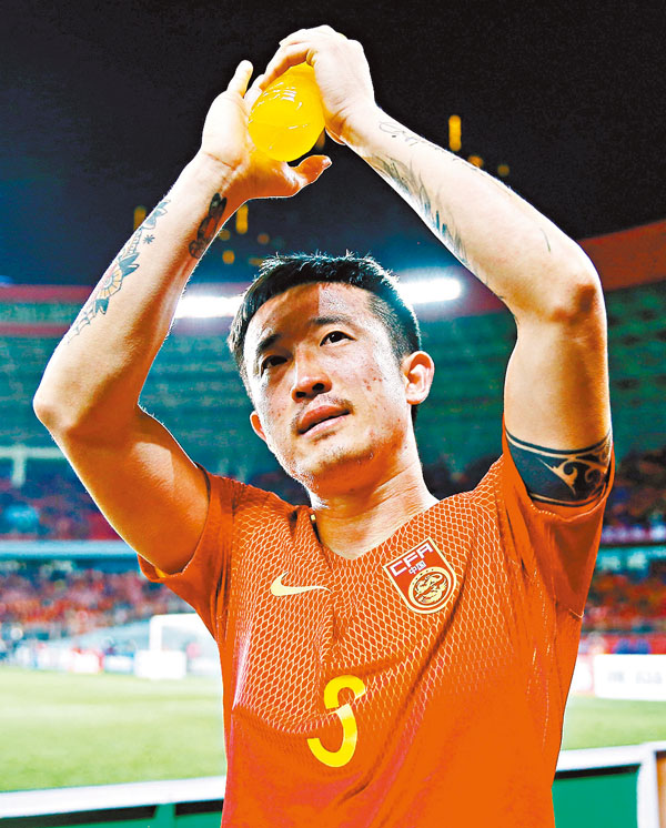 ● 李鐵大讚姜至鵬的專業精神。  新華社