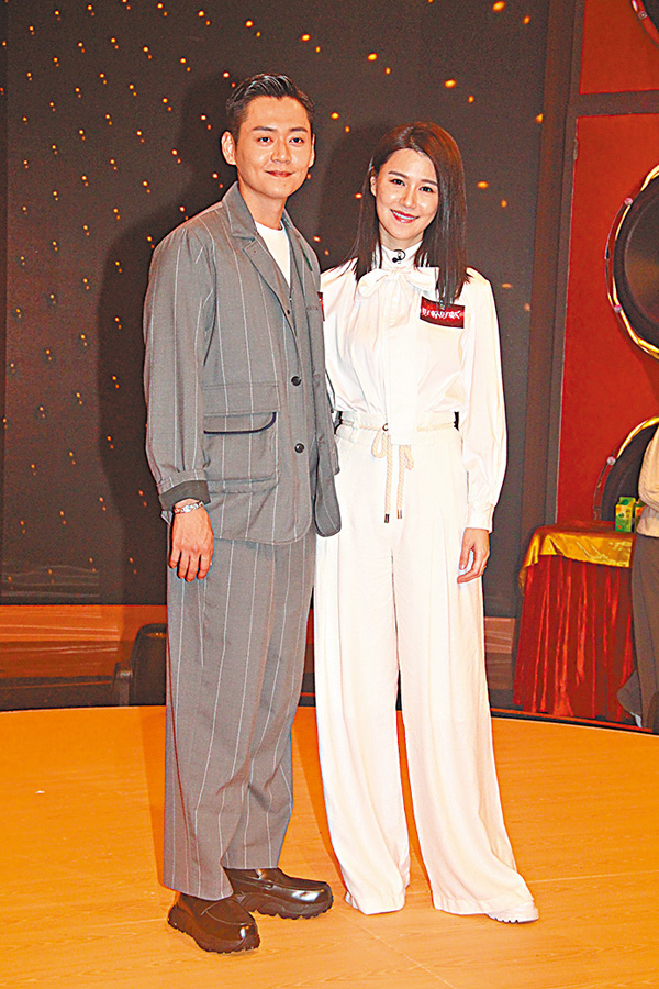 ●張振朗和黃翠如作足準備練習，練到聲沙喉痛。