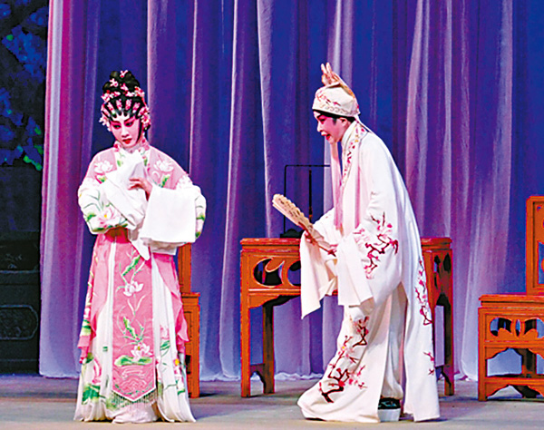 ●文華演梁山伯，御玲瓏演祝英台，好一對才子佳人。