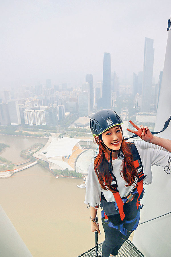 ●朱主愛從未試過站在這麼高的地方唱歌。