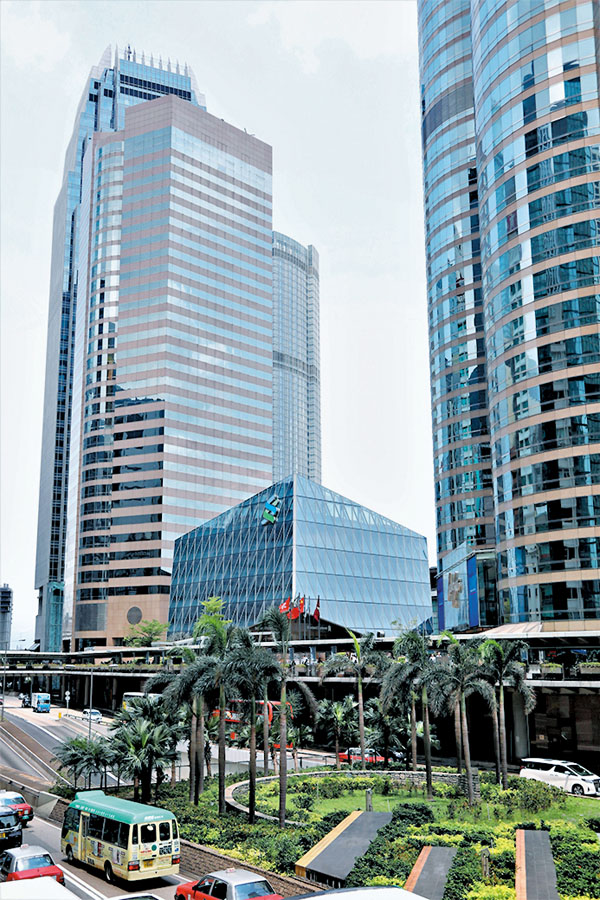 ●有代理估計，標普以約100元呎租來租用中環交易廣場第三座低層樓面。