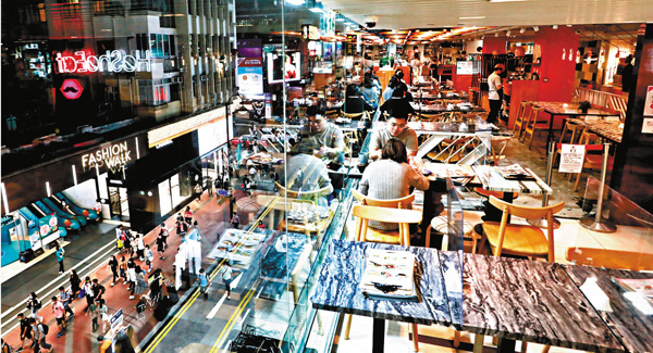 ●黃家和表示，政府或因應員工的健康狀況豁免打針規定。 資料圖片