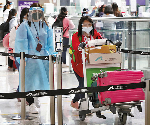 ●昨天上午最後一批外傭「姐姐」抵港，今天是叫停航班飛港14天的首日。  香港文匯報記者  攝