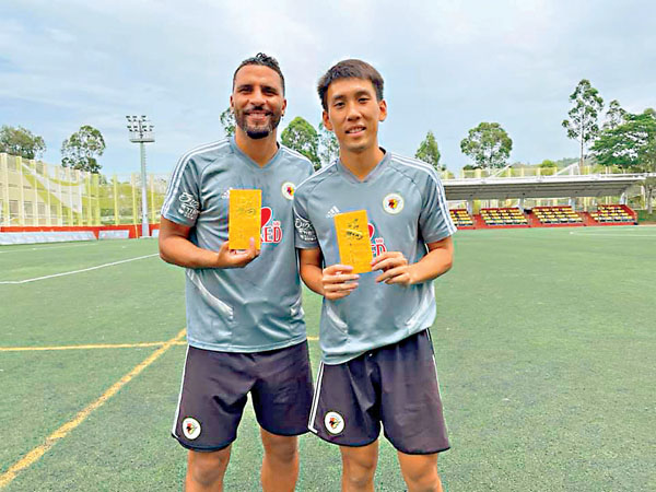 ●山度士（左）及胡晉銘當選飛馬對晉峰一役MVP。 球會圖片