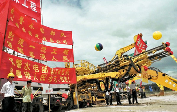 ●2000年8月28日 東江－深圳供水改造工程動工。 資料圖片