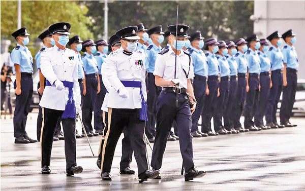 ●香港輔助警察隊昨日舉行結業會操，接受警務處處長鄧炳強檢閱。