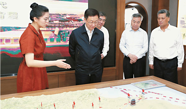 ●4月24日，韓正來到中共中央至中央蘇區秘密交通線汕頭交通中站舊址，了解紅色歷史和革命文化保護情況。 新華社