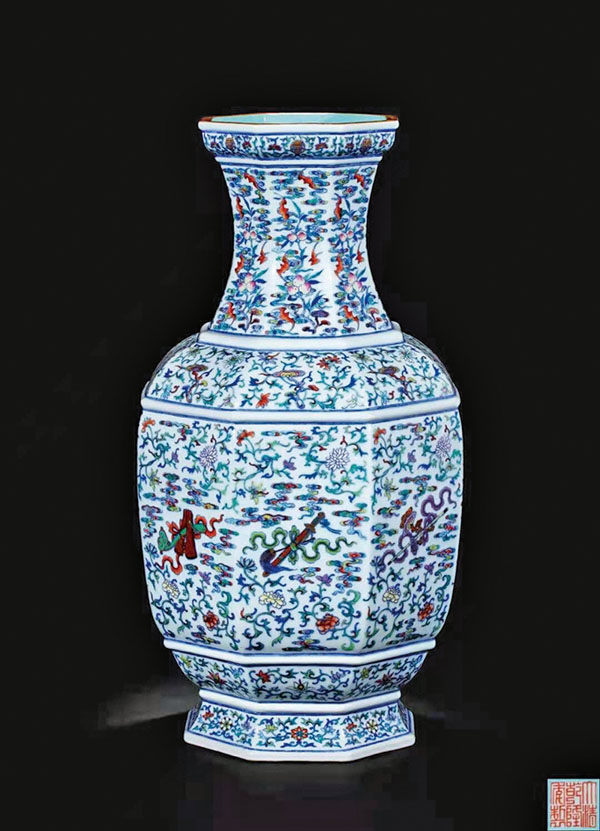 ■保利香港乾隆 鬥彩加粉彩暗八仙福壽紋八方盤口大瓶成交5520萬。