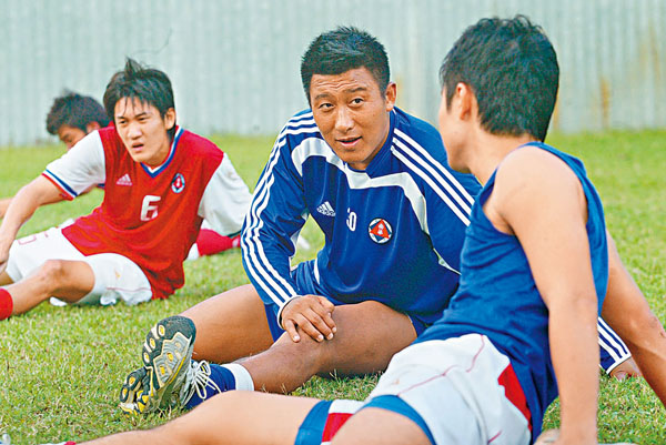 ●張恩華（中）曾効力南華。  資料圖片