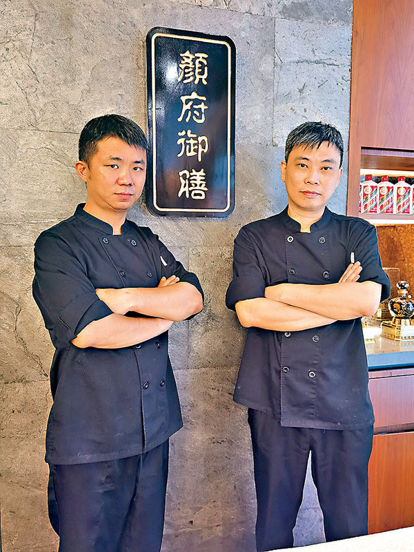 ●顏府御膳主廚李先生（右）及點心師傅崔先生