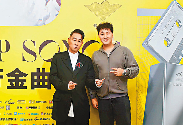 ●陳小春(左)十分支持李大衛。