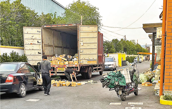 ● 極兔在上海的一家網點。 香港文匯報記者孔雯瓊  攝