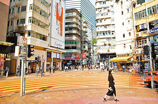 ●銅鑼灣羅素街原來的亞太第一商業街名銜被跌幅較小的尖沙咀廣東道所取代。