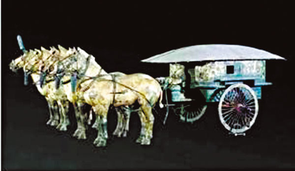 ● 秦始皇帝陵彩繪銅車馬二號車。 網上圖片