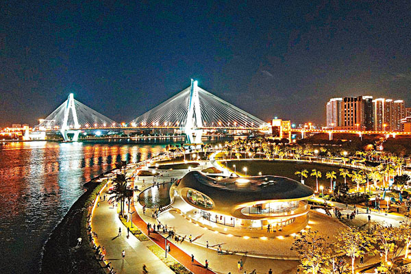 ●海口雲洞圖書館及海口世紀大橋