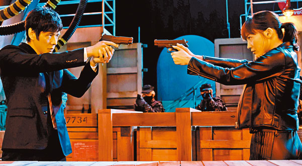 ●片中「最強夫妻檔」綾瀨遙和西島秀俊。