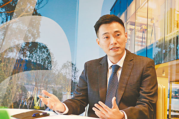 ● 萬科香港執行董事周銘禧稱，集團重視年輕員工的意見，希望他們帶來創意思維。香港文匯報記者  攝