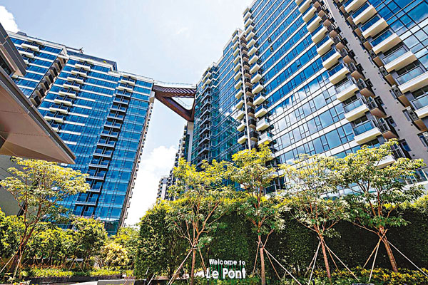 ● 上源5座住宅頂層天台連接成天際走廊，滿足住客的散步需要。