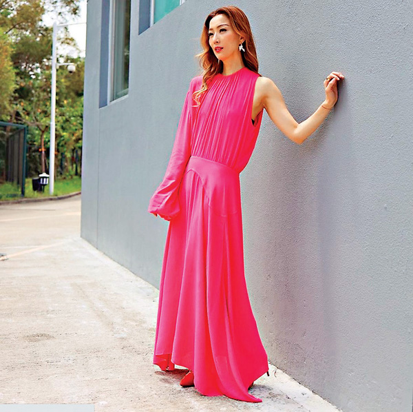 ●鄭秀文提醒大家，吸煙危害健康。