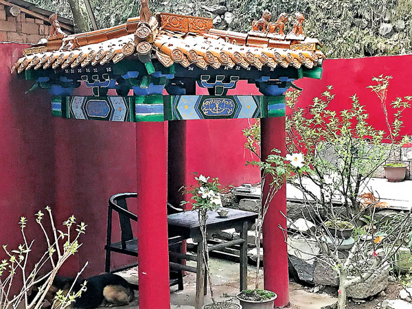 ●建成後的與故宮同款的榫卯結構亭子。受訪者供圖