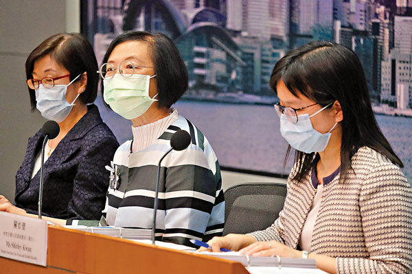 ●食衞局局長陳肇始等就《2021年醫生註冊（修訂）條例草案》舉行記者會。特區政府下月初向立法會提出修例，容許非本地註冊醫生的香港永久居民若符合條件，可毋須考試，在香港成為正式註冊醫生。 香港文匯報記者  攝