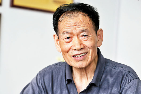 ●歐德武，從一線教育教學崗位退下來後，黨史是歐德武研究的重點。