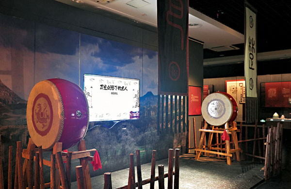 ●展廳中，設置了 「刀光劍影下的巴人」體感遊戲，豐富觀眾的體驗。