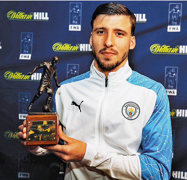 ●戴亞斯當選足球先生。英格蘭足球記者協會圖片