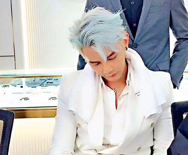 ●汪東城在直播中睡了？  網絡截圖