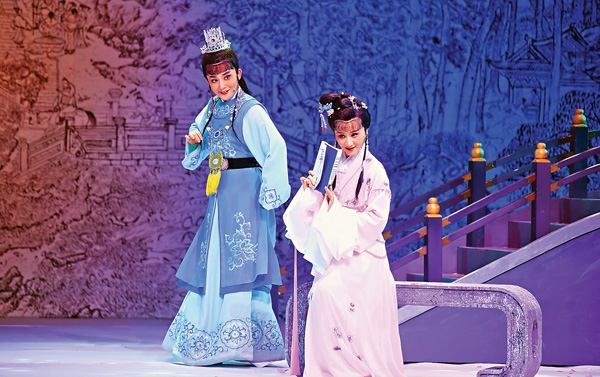 ●越劇《紅樓夢》由中國戲劇梅花獎得主、越劇尹派非遺傳承人陳麗宇（左）和國家一級演員、越劇張派非遺傳承人鄭全（右）主演。