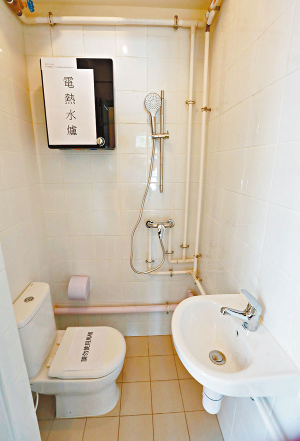 ●單位設獨立廁所，附送熱水爐等。香港文匯報記者  攝