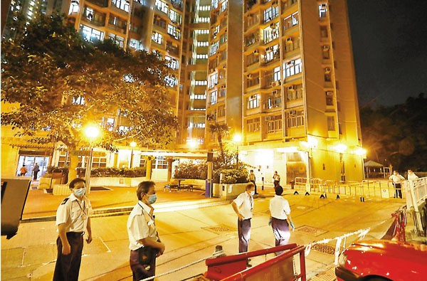 ● 一名初確地盤工人住葵涌石籬(二)邨石華樓。 香港文匯報記者 攝