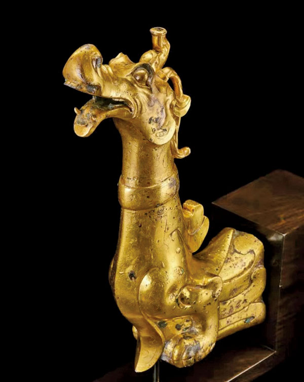 ■漢 銅鎏金雲虡紋龍型飾