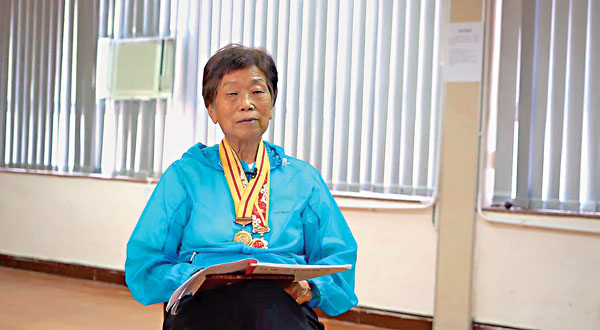 ●林珍憶述東江縱隊隊員冒着生命危險來完成抗日任務。  香港文匯報記者 攝