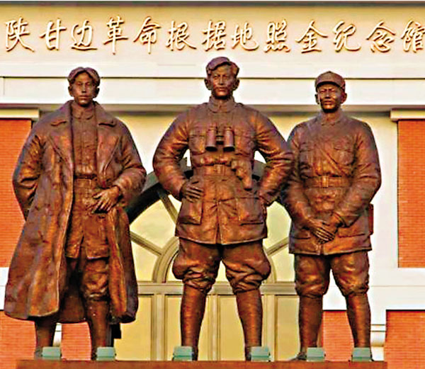 ●陝甘邊革命根據地照金紀念館雕像。左起依次為劉志丹、謝子長、習仲勳。 網上圖片