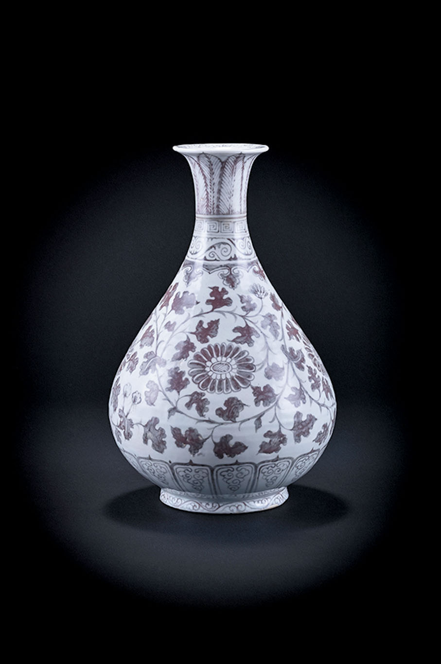 ●明洪武釉裏紅纏枝菊紋玉壺春瓶