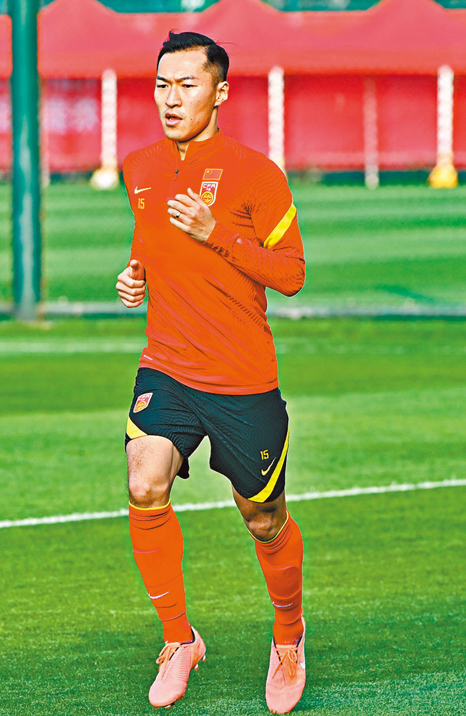 ●吳曦希望自己可於中場帶來承上啟下作用。  新華社