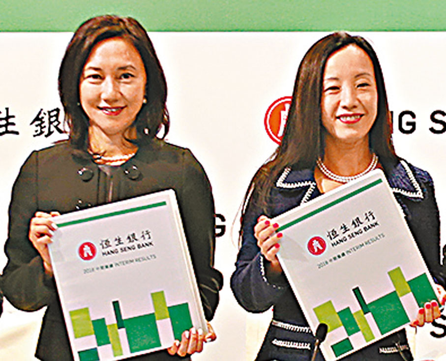 ●恒生副董事長兼行政總裁鄭慧敏（右）休假3個月接受治療，執行董事兼財富管理及個人銀行業務主管關穎嫺（左）出任署理行政總裁。資料圖片