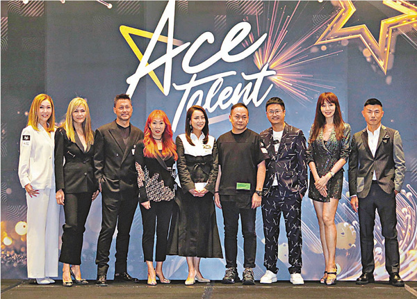 ● 「2021亞洲模特盛典香港賽區暨ACE演藝大獎」昨舉行記招，一眾評審及名模出席支持。