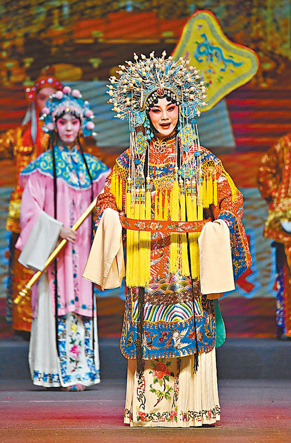 ●演員表演秦腔《王寶釧·金牌調來銀牌宣》。