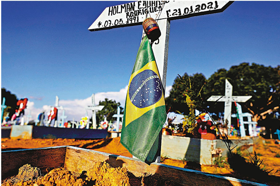 ● 巴西疫歿人數超過46萬，圖為當地墳場。路透社