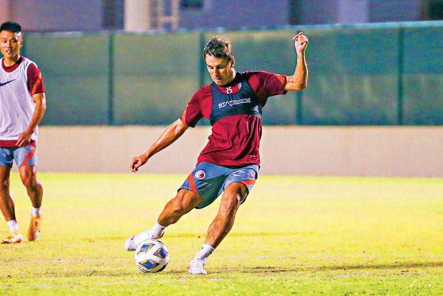 ●正隨港足在巴林備戰世外賽的迪高，訓練一絲不苟。 足總圖片